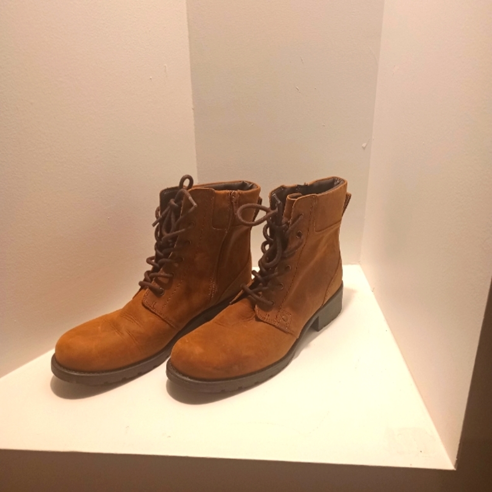 Clarks lace up with zipper on the side boots